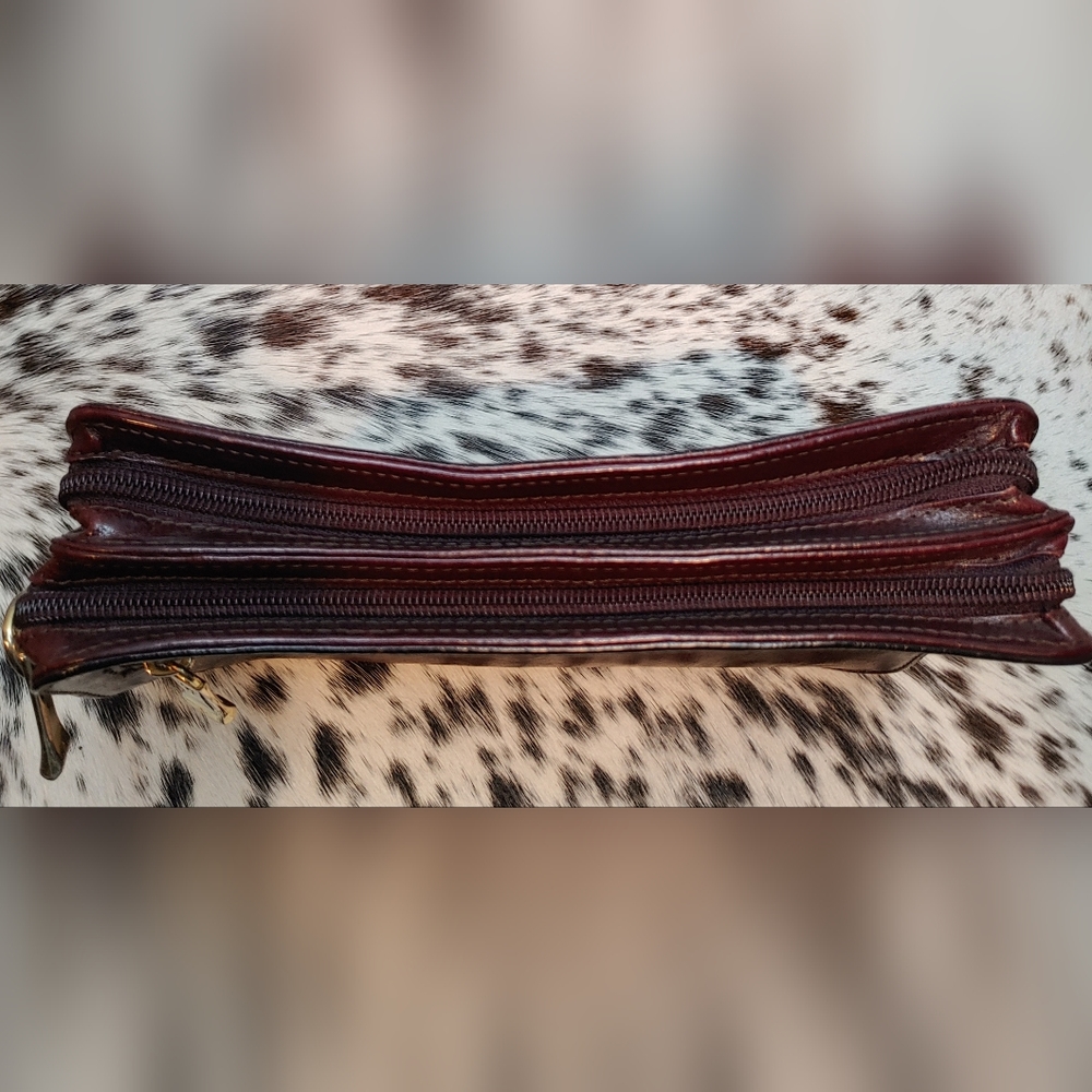 Ricardo Beverly Hills Women's Rich Black Cherry Leather Clutch - Picture 6 of 9